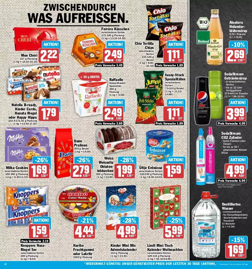 Aktueller Prospekt Aez - Prospekte - von 13.11 bis 18.11.2023 - strona 12 - produkty: Adventskalender, batterie, batterien, beutel, Blüte, bügel, Bügeleisen, chips, cookie, cookies, daim, dampfbügeleisen, eis, erdnüsse, ferrero, Ferrero Küsschen, flasche, frucht, fruchtgummi, funny-frisch, getränk, getränke, getränkesirup, hanuta, haribo, hipp, holunder, holunderblüte, Kinder, knoppers, kokos, kuchen, Lakritz, Lebkuchen, lindt, mandel, milka, Mon Chéri, natur, natura, nuss, nussriegel, nutella, Oblaten, oder lakritz, pralinen, raffaello, reis, reiss, riegel, sirup, Soda, sodastream, Spezi, Sprudel, Ti, tisch, tortilla, Tortilla Chips, ültje, ültje erdnüsse, wasser, weihnachten, ZTE