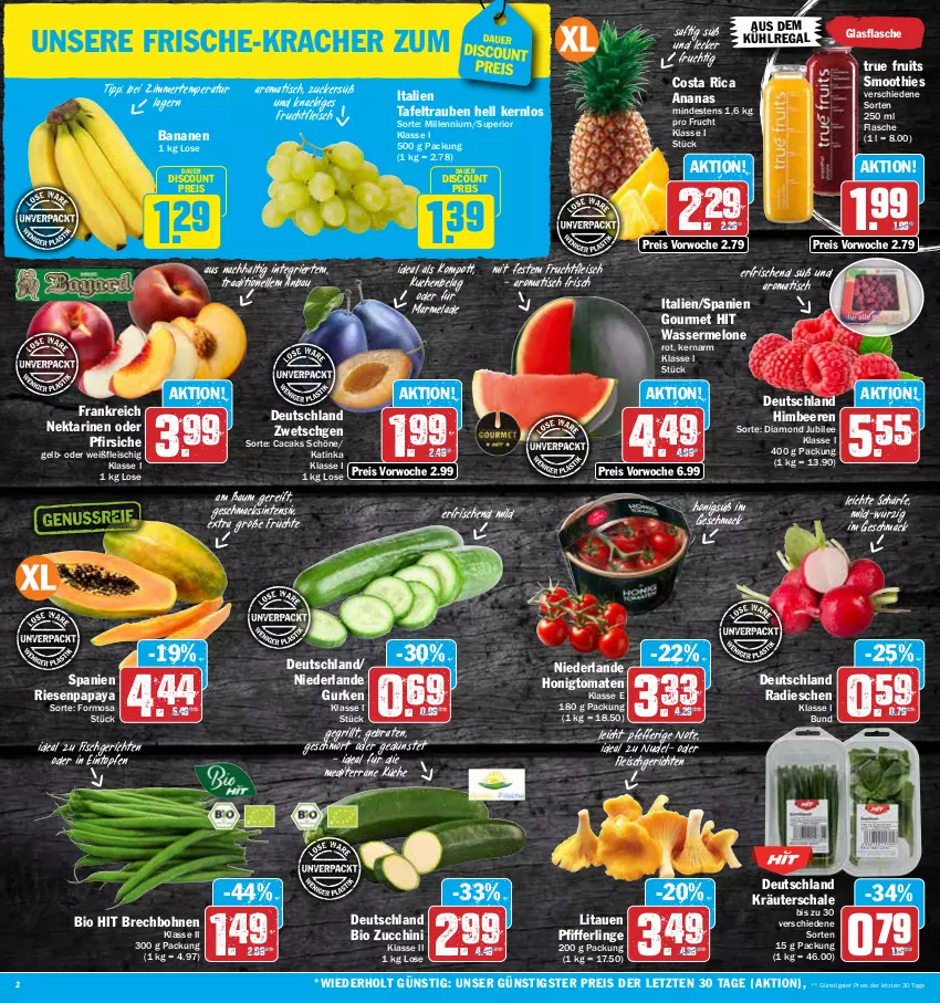 Aktueller Prospekt Aez - Prospekte - von 14.08 bis 19.08.2023 - strona 2 - produkty: ananas, auer, aus dem kühlregal, banane, bananen, Bau, beere, beeren, bio, bio hit, bohne, bohnen, braten, discount, eintöpfe, eis, elle, fisch, flasche, fleisch, frucht, früchte, fruchtfleisch, glasflasche, grill, gurke, gurken, himbeer, himbeere, himbeeren, honig, Honigtomaten, kracher, kräuter, küche, kuchen, kühlregal, mac, marmelade, melone, Nektar, nektarinen, nektarinen oder, nudel, oder pfirsiche, Papaya, pfeffer, Pfifferlinge, pfirsich, pfirsiche, radieschen, regal, reis, saft, Schal, Schale, smoothie, smoothies, tafeltrauben, Ti, tisch, tomate, tomaten, trauben, true fruits, wasser, wassermelone, ZTE, zucchini, zucker