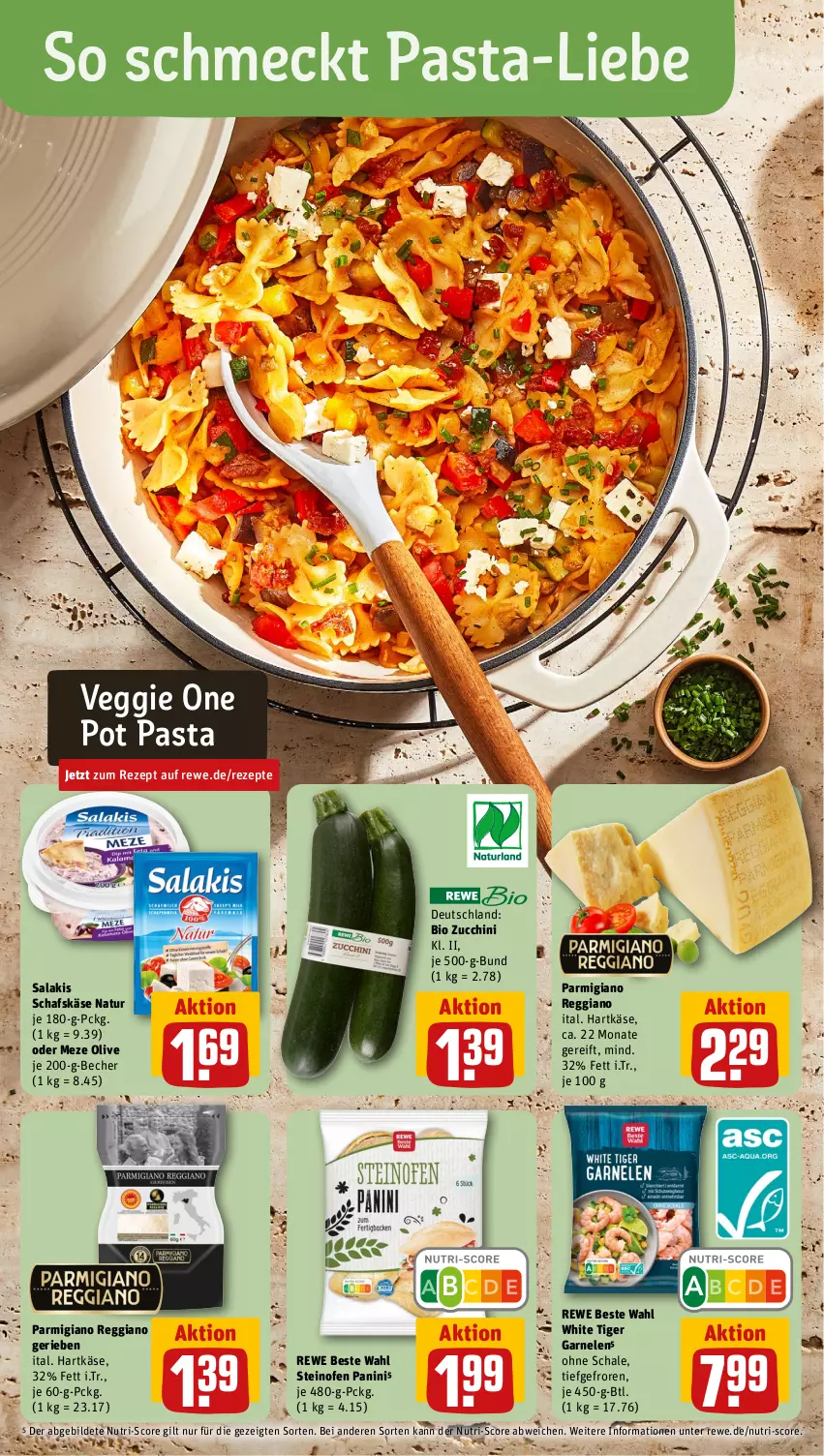 Aktueller Prospekt Rewe - Prospekte - von 28.08 bis 02.09.2023 - strona 4 - produkty: Becher, bio, garnelen, hartkäse, Käse, natur, Ofen, olive, parmigiano, parmigiano reggiano, pasta, reggiano, rewe beste wahl, rezept, rezepte, salakis, schafskäse, Schal, Schale, steinofen, Ti, veggie, zucchini