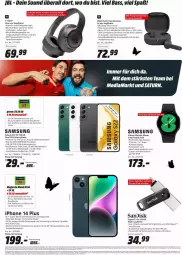 Gazetka promocyjna Media Markt - Prospekte - Gazetka - ważna od 29.04 do 29.04.2023 - strona 4 - produkty: akku, Betriebssystem, bio, Brei, dual-sim, dual-sim-smartphone, eis, elle, ente, freisprecheinrichtung, frontkamera, In-Ear Kopfhörer, iphone, IPhone SE, jbl, kamera, kopfhörer, kraft, LG, mediamarkt, messer, ps4, reis, rel, Samsung, samsung galaxy, samsung galaxy watch, Schal, schnellladefunktion, sim, smartphone, smartwatch, ssd, telefon, Ti, usb, wasser