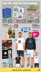 Gazetka promocyjna Netto - Angebote ab Montag - Gazetka - ważna od 14.05 do 14.05.2022 - strona 19 - produkty: Bau, baumwolle, flasche, flaschenöffner, Holz, Justice League, kühltasche, Lusti, maille, messer, Ria, shirt, shorts, Spiele, T-Shirt, Tasche, taschen, tasse, Ti, wolle